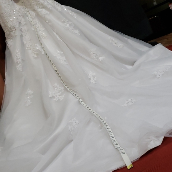 David’s Bridal Wedding Dress Open back & Long Train Woman Size 10 - Picture 13 of 16